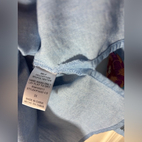 Savanna Jane Women's Chambray Floral Embroidered Bell Sleeve Blouse 3X - Picture 6 of 7